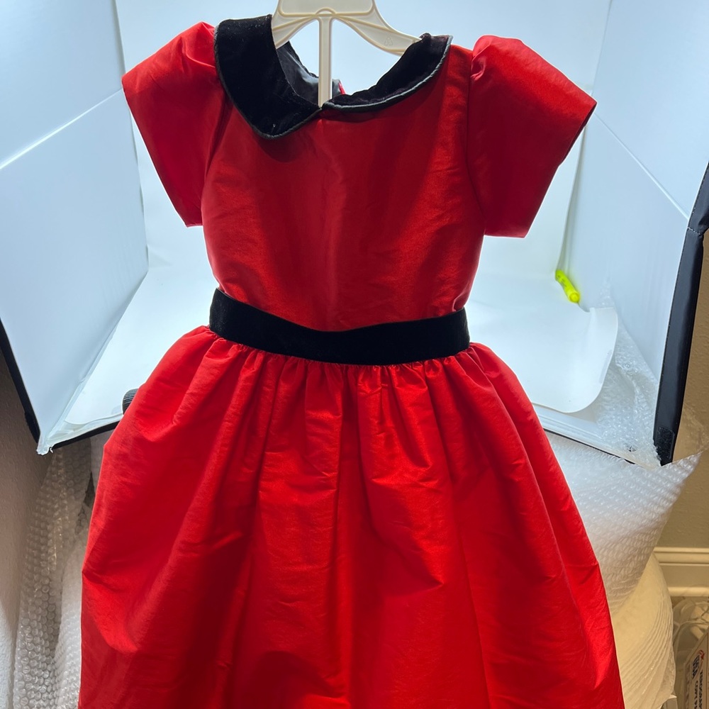 Gorgeous girls poofy red dress. Size 4T.